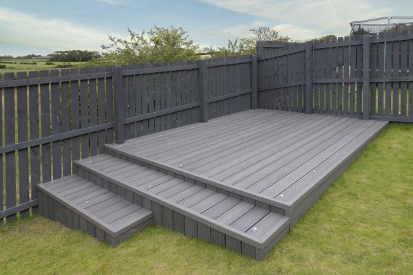 Cost of Vinyl Deck Construction in Lake Stevens